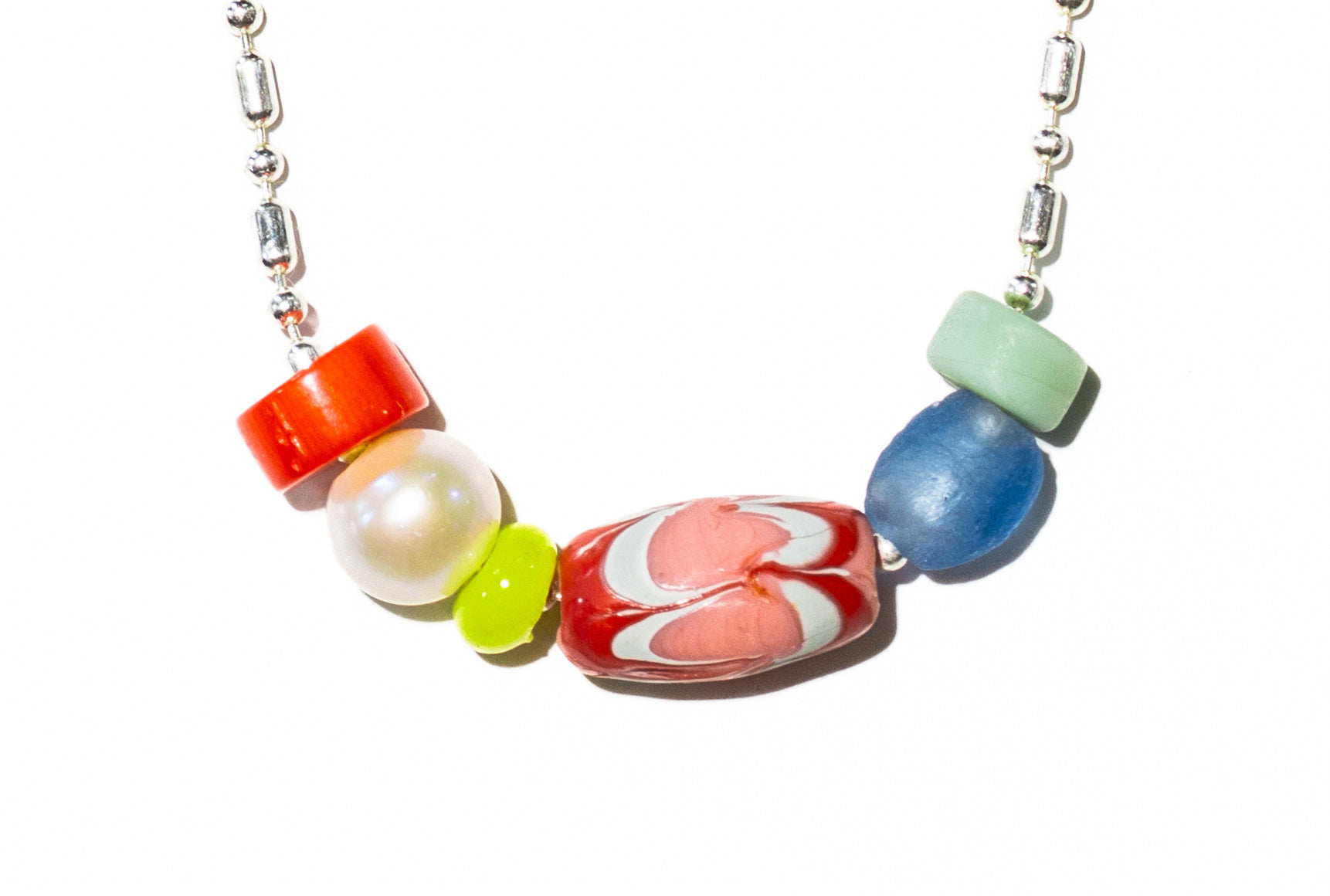 Pavones SS necklace close-up – pearl and coral bead detail on sterling silver chain – Low Tide LA